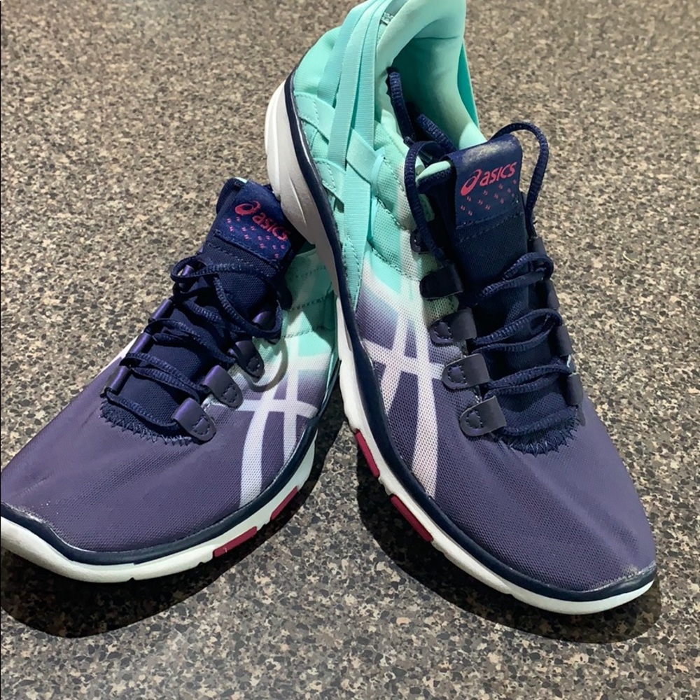 Women’s size 8 Asics